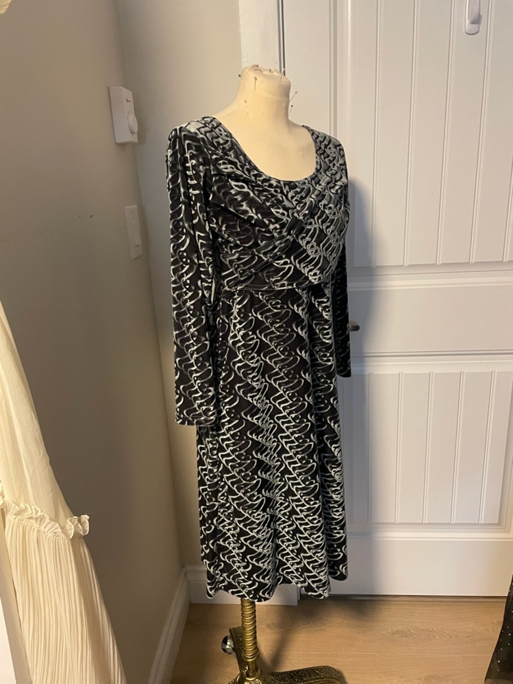 Vintage green pressed velvet/velour Long Sleeve Midi Dress M